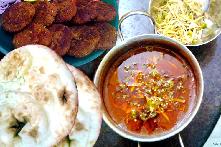 10 Best Street Food Places in Old Delhi Must Visit - Restaviews.com
